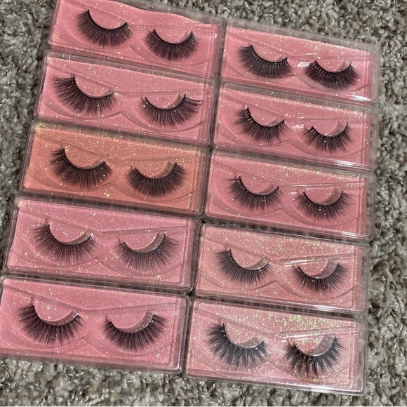 Lashes - Picture 2 of 3